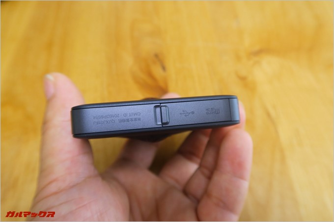 Xiaomi mijia 3.5Kは防水防塵に対応しているので端子部分はキャップが付いている。充電後はしっかり蓋が閉まっていることを確認しよう。