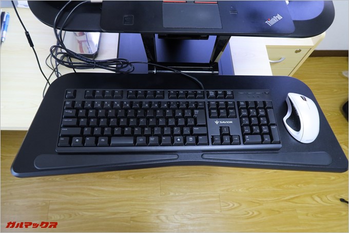 スタンディングデスクを利用するならキーボードはテンキーレスモデルがオススメ