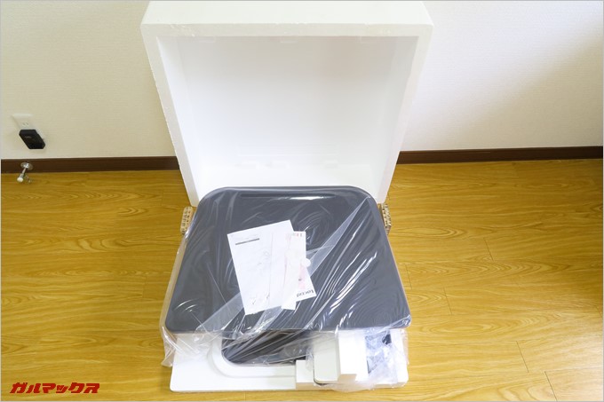 既に完成した状態で梱包されてういます。