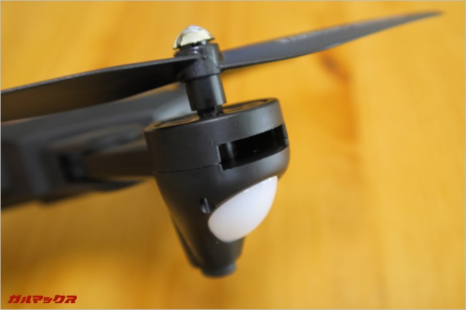 キャップは手で外せる