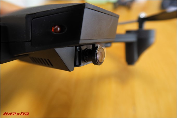 カメラは指で上に動かすことも可能