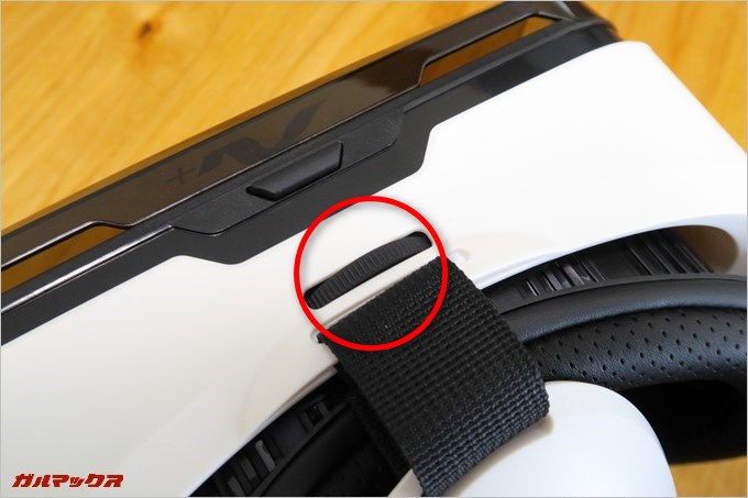 上部のダイヤルだレンズの左右を調整出来る