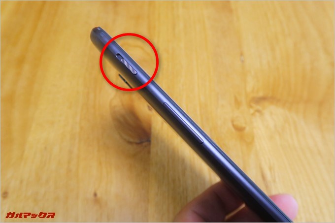 本体左側面に備わる3段トグルスライダー