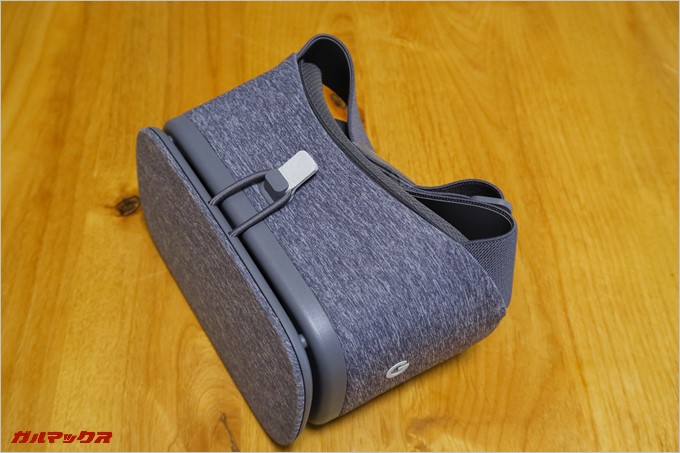 Daydream Viewに付属しているVRゴーグルは布で覆われておりチープな外観では無い