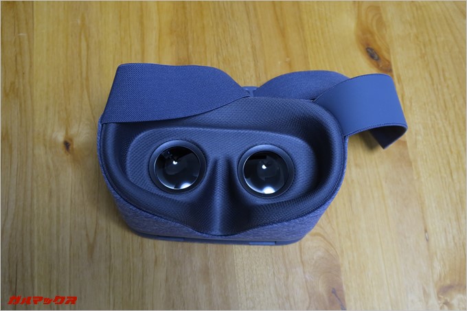 眼鏡をかけても利用可能なDaydream ViewのVRゴーグルは眼鏡マンの僕には嬉しかった。