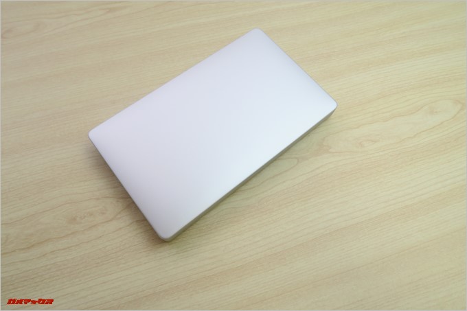 天板はシンプルに仕上がってます