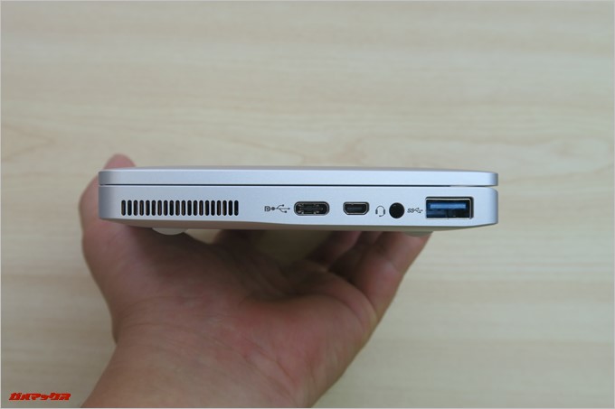 画面の右側にはUSB AとUSB Type C、miniHDMI端子とイヤホンジャックが備わっています