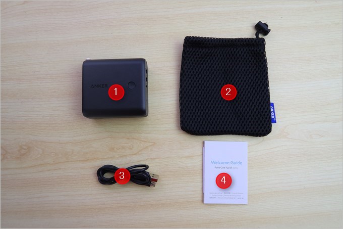 PowerCore Fusion 5000の同梱物は本体の他に専用ポーチ、MicroUSBケーブル、日本語記載有りの取扱説明書が付属していた