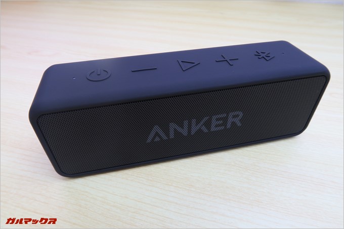 本体の周囲はさらりとしたラバー素材