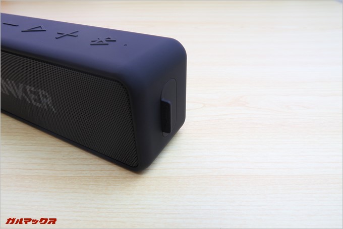 防水キャップにはツマミが付いているので開きやすい