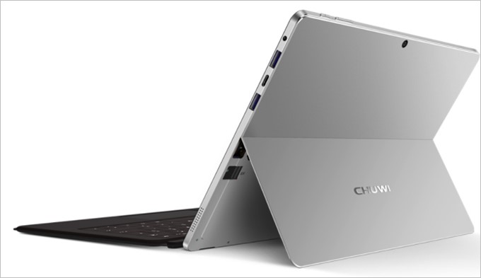 SurBookはキックスタンドを採用したスタイリッシュな外観