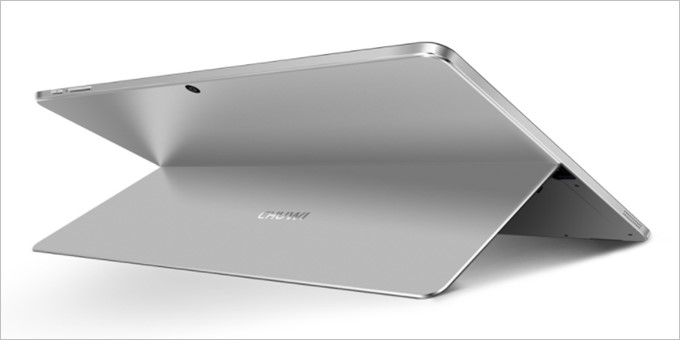 最大125度まで無段階で広げる事の出来るキックスタンド