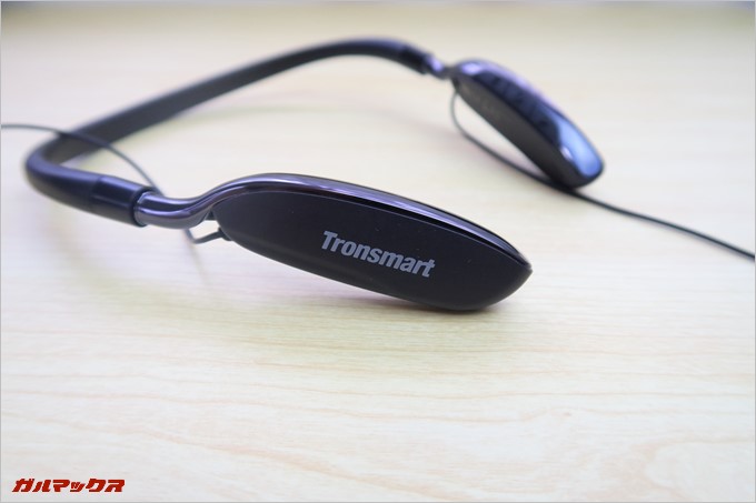大型のネックバンドを採用したTronsmart S4