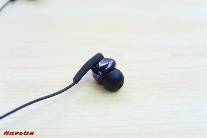 イヤホン部分は軽量。