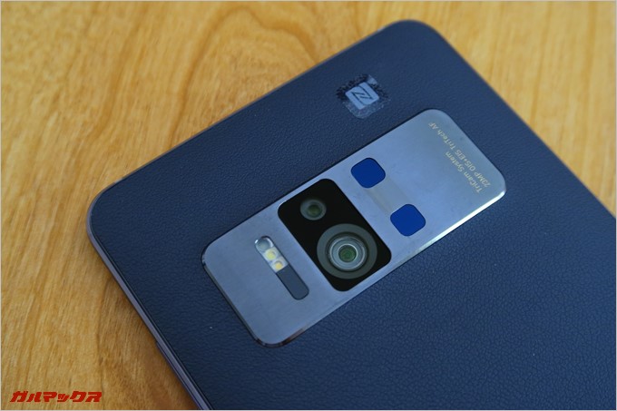 3つのカメラを備えたTango専用のカメラ