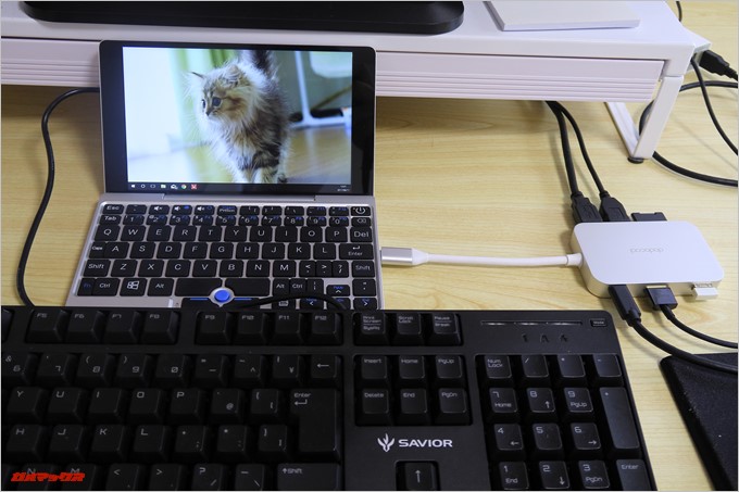 ケーブルが太いので取り回しの自由度は低いです