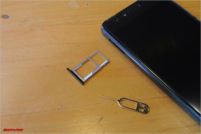 Gretel「GT6000」のSIMスロットはNanoSIMが2枚挿入出来ますが、片方はMicroSDと共用となっています。