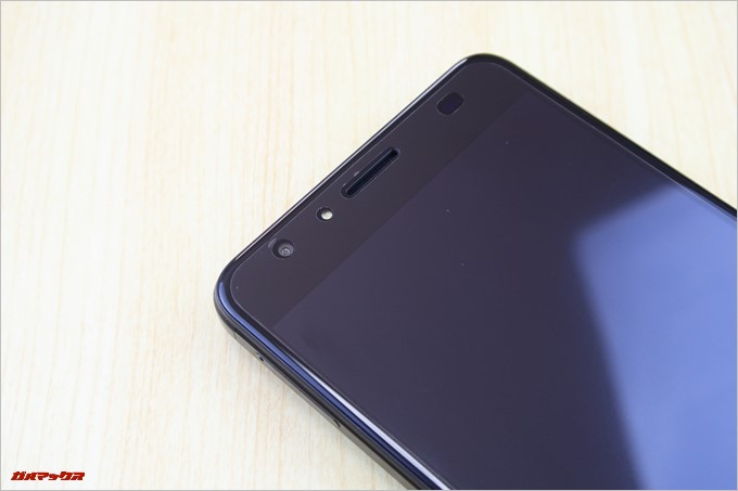 Gretel「GT6000」のインカメラはフラッシュが内蔵されています。