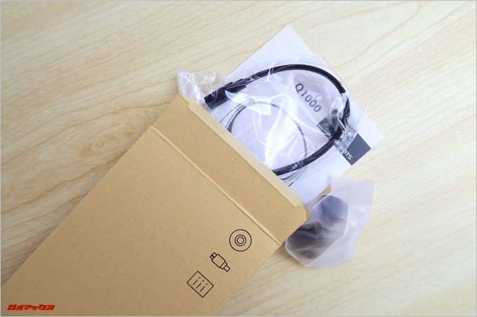 アクセサリーは別のボックスに入った状態で同梱されていました。