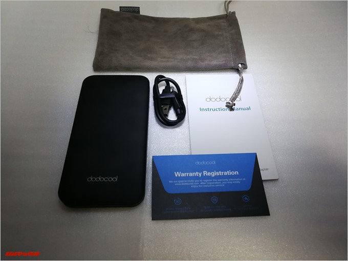dodocool DP21のセット内容は本体、ポーチ、ケーブル、取扱説明書、保証書が入っていました