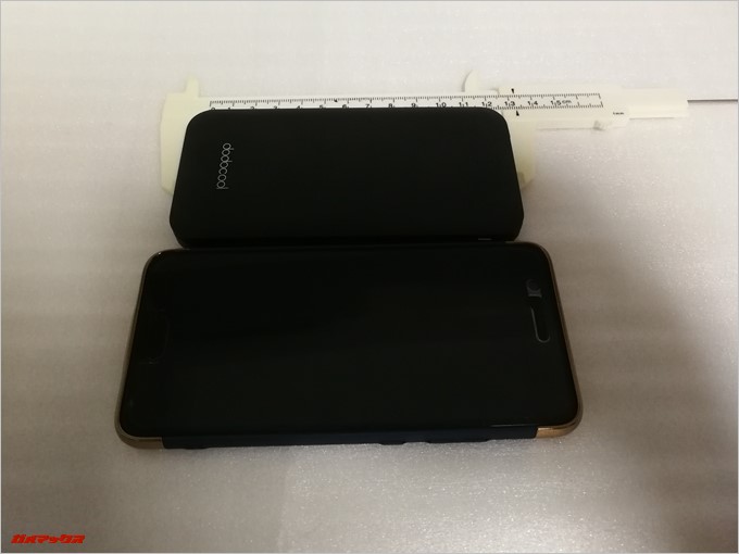 dodocool DP21は5型サイズのスマートフォンより小型です