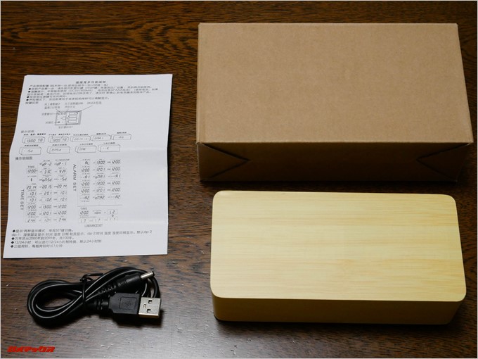 SOFERの同梱物は取扱説明書、USBケーブル、本体が入っています