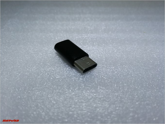 付属のMicroUSB-USBTypeC変換コネクターはデータ通信も可能です