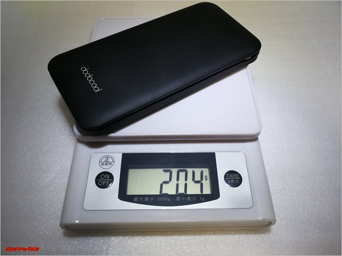 dodocool DP21は204gと10000mAhのバッテリーとしては非常に軽量です。