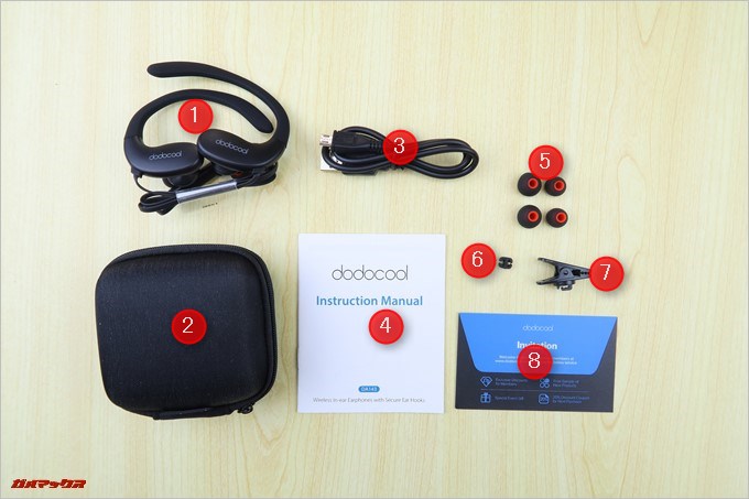 DA143の同梱物は本体以外に専用ケースやイヤーピース、ケーブル調節クリップなど充実した同梱内容です