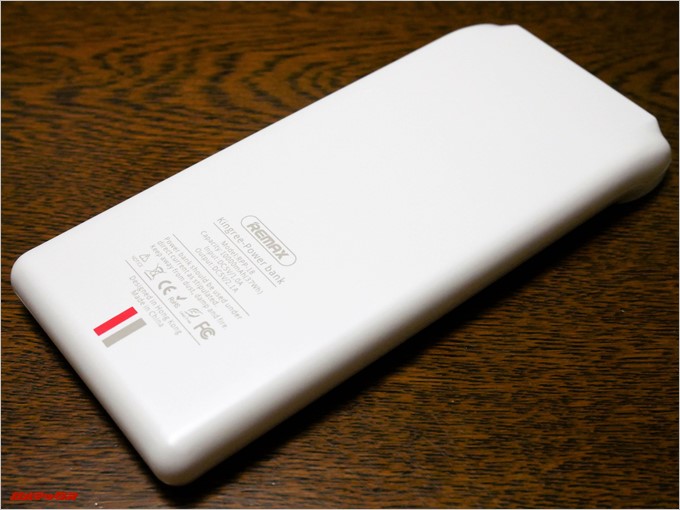 KINGREEの裏側にもストライプカラーが入っています