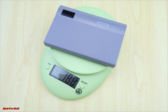 REMAX LINON PRO POWER BANKの重量は188gと軽量です