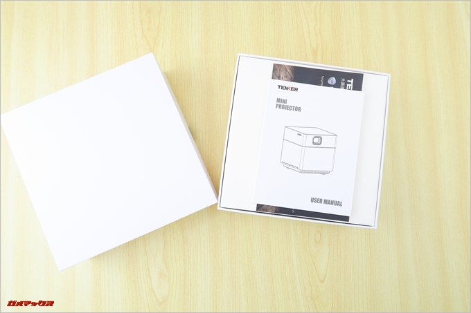 TENKER DLPミニプロジェクターの箱を開けると取扱説明書が出てきました
