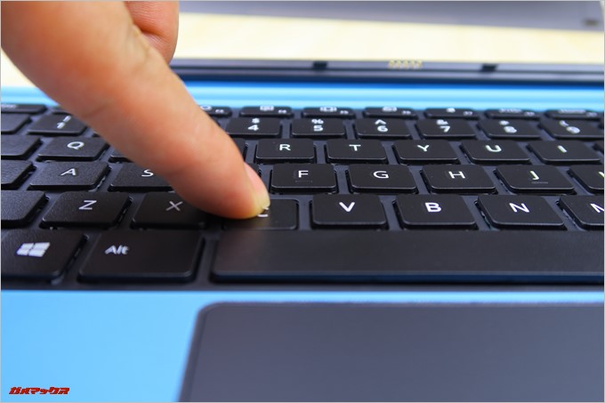 Teclast Tbook 16 Powerの専用キーボードはしっかり打鍵感のある浮石タイプです