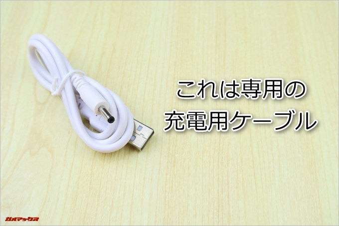 Teclast Tbook 16 Powerは専用の充電ケーブルが同梱されています。