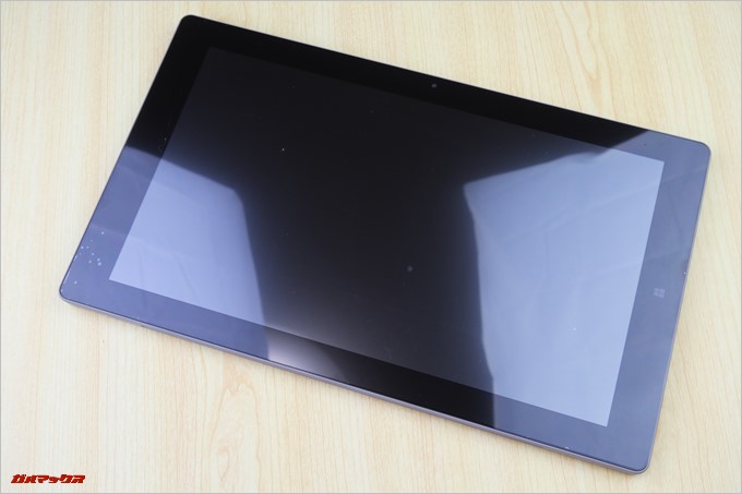 Teclast Tbook 16 Powerは11.6型のディスプレイでタブレットなのでインカメラも備わっています