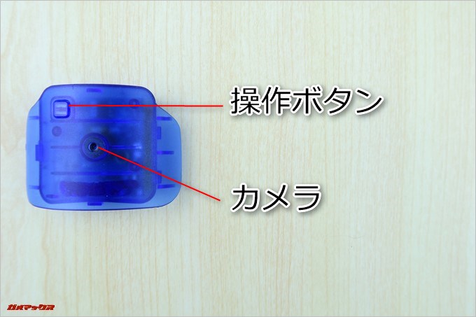 ペットボトル型の隠しカメラK3のカメラ本体正面にはカメラレンズと操作用ボタンが付いています