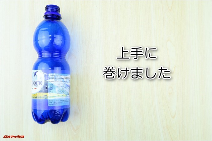 ペットボトル型の隠しカメラK3に付属のラベルはキツめに巻くと上手に固定されます