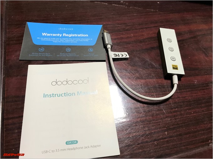 USB-Cオーディオ変換アダプター「DA134」の同梱物は本体以外に保証書と取扱説明書のみのシンプルな構成