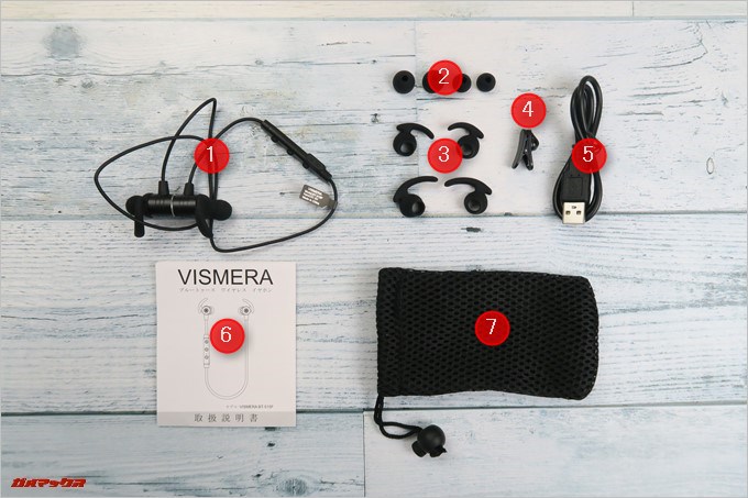 Vismera「BT-515F」の同梱物には複数のイヤーピースやフック、持ち運び用のポーチなど非常に充実した内容でした