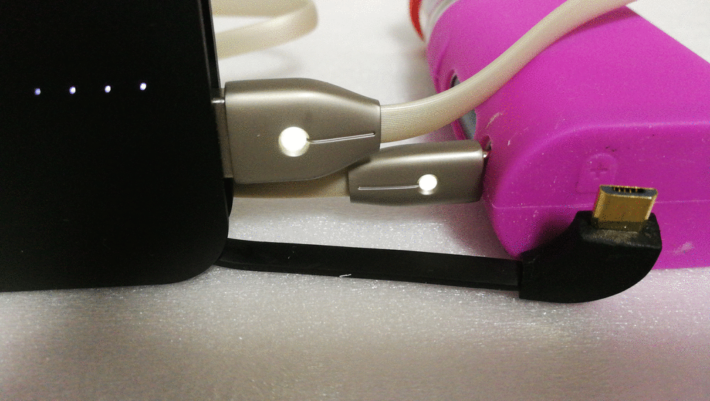 REMAX KNIGHTが点滅を繰り返す様子