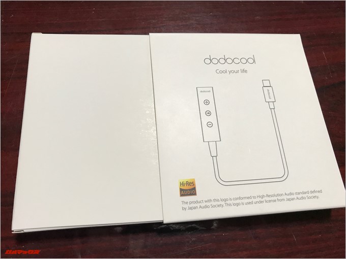 USB-Cオーディオ変換アダプター「DA134」の箱は横にスライドすると開く事が出来ます