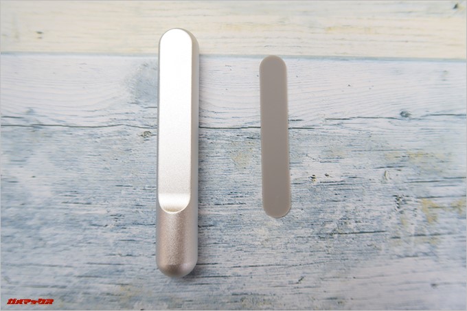 Jelly Combのヘッドホンスタンドのヘッドホンを置くスタンド部分にはキズがつかないようにラバーのシートが同梱されています