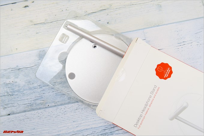 Jelly Combのヘッドホンスタンドの梱包は専用のプラスティックトレイに入っており丁寧な印象でした