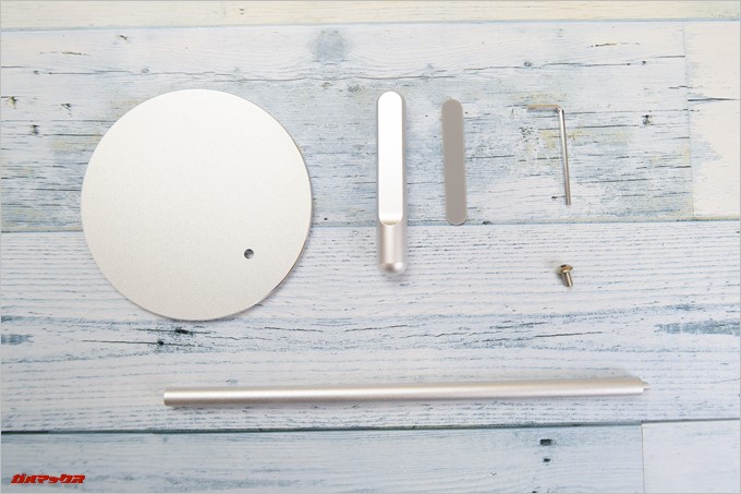 Jelly Combのヘッドホンスタンドの同梱品には組み立て用の工具が備わっていました