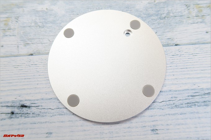 Jelly Combのヘッドホンスタンドの底部分には机にキズが付きにくいゴム足が備わっていました