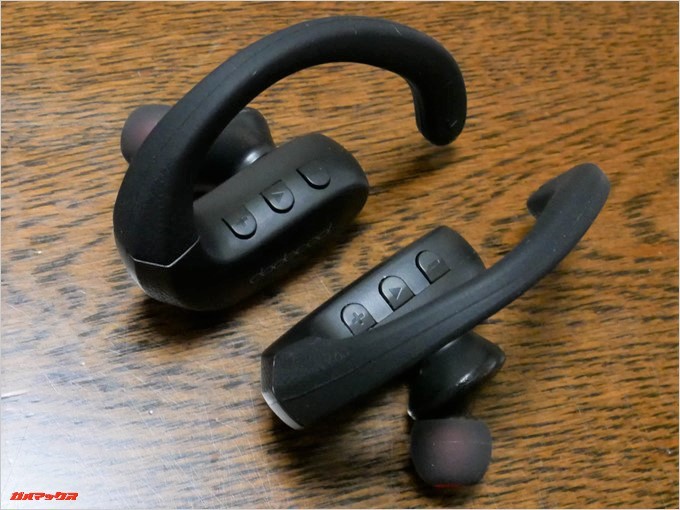 dodocoolのDA144は左右のイヤホンにそれぞれ操作ボタンが備わっており、左右のどちらでも操作が可能です