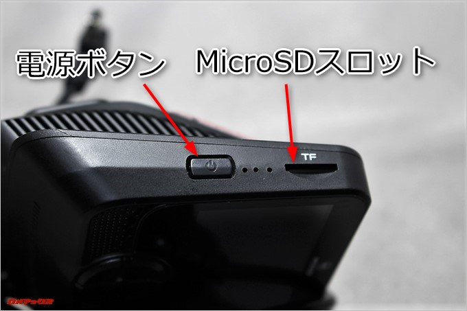 Drive Recorder DRV-1の本体上部には電源ボタンやSDカードスロットが備わっています