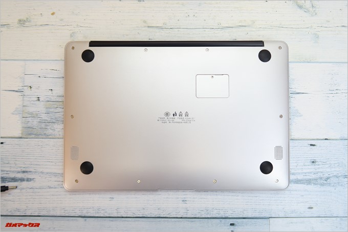 Jumper EZbook 3SEはバッテリーの取り外しが出来ません