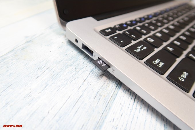 Jumper EZbook 3SEはMicroSDが置くまでささります