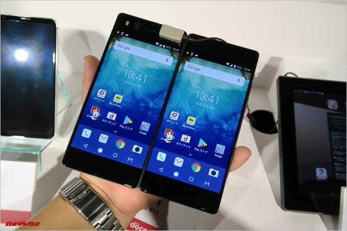 「M Z-01K」は2つの画面に同じ映像を表示するミラーリングも利用できます。